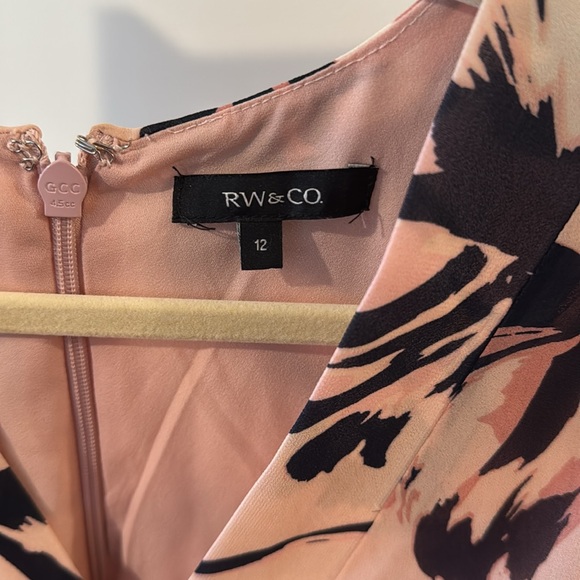 Blush Floral RW&Co Midi Dress - feminine and flowy. - Picture 2 of 4